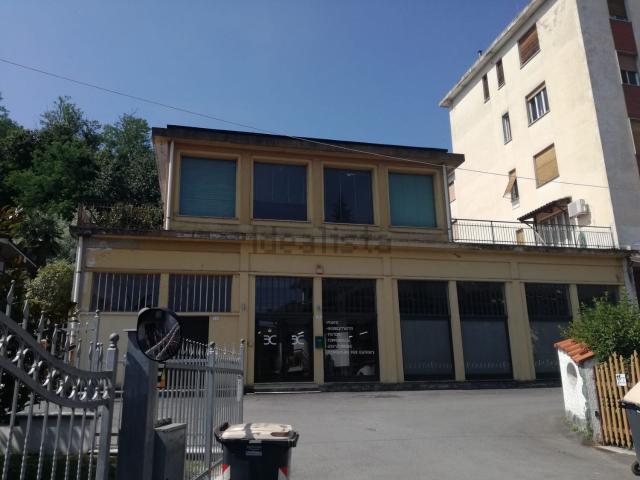 Locale in vendita di 425 m² in Via Edilio Raggio
