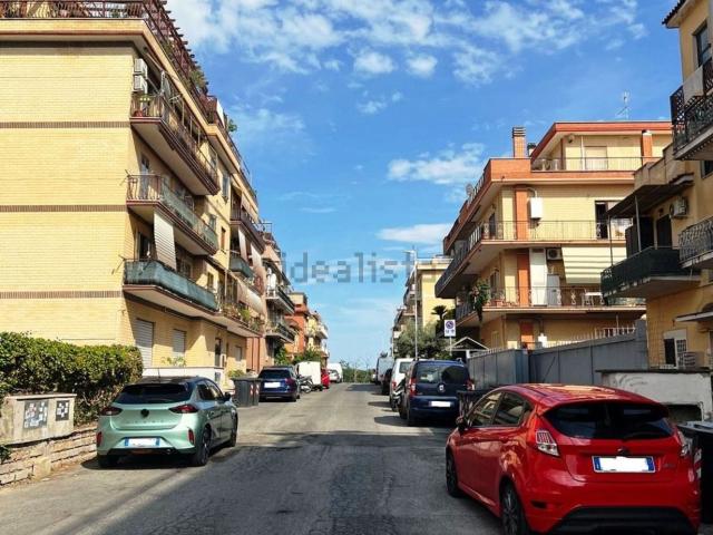 Locale in vendita di 425 m² in Via Motta Visconti, 37