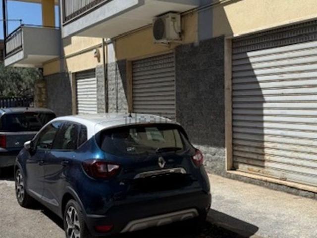 Locale in vendita di 426 m² in Via Leonardo da Vinci
