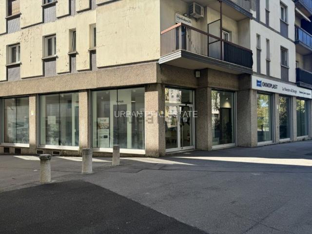 Locale in vendita di 428 m² in Via Flavia, 3