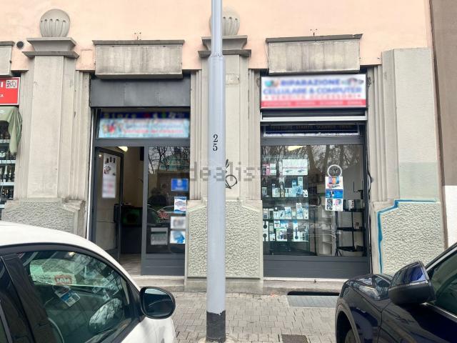 Locale in vendita di 42 m² in Piazzale Gabriele Rosa, 16