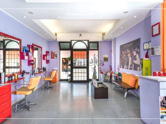 Locale in vendita di 42 m² in Ramo d&apos Oro, 27