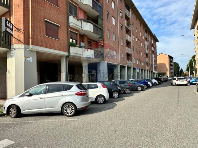 Locale in vendita di 42 m² in Via Umbria, 12