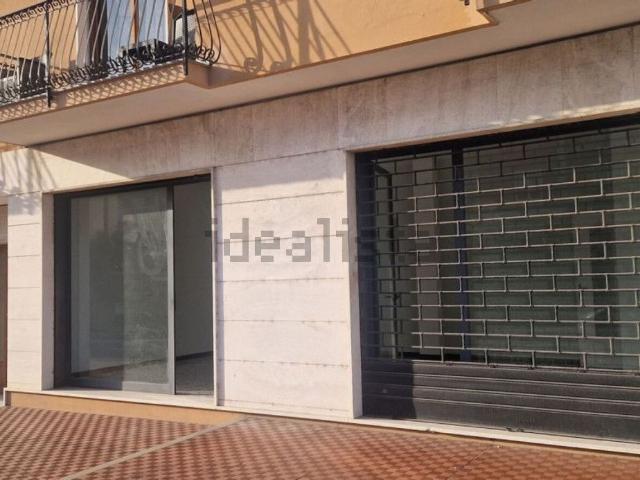 Locale in vendita di 42 m² in Via Aurelia, 2