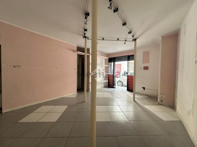 Locale in vendita di 42 m² in Via Aurelio Saffi, 8
