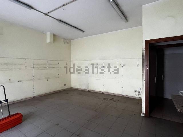 Locale in vendita di 42 m² in Via Beniamino Segre