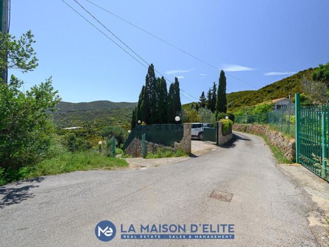 Locale in vendita di 42 m² in Via del Perale