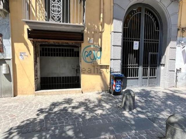 Locale in vendita di 42 m² in Via Foria, 151