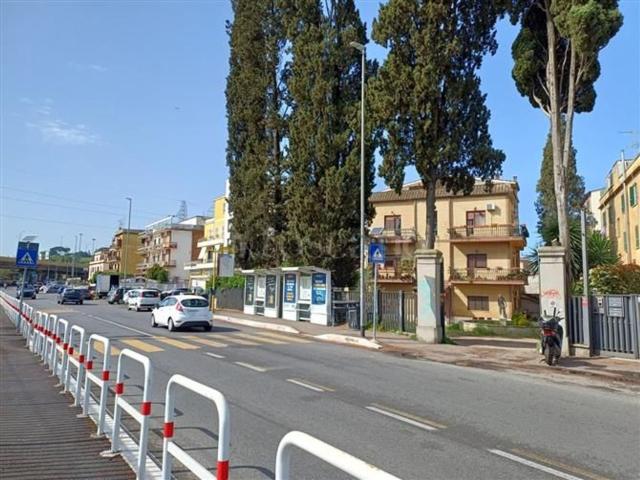 Locale in vendita di 42 m² in Via Flaminia