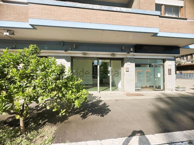 Locale in vendita di 42 m² in Via Isole del Capo Verde