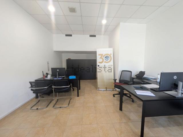 Locale in vendita di 42 m² in Via Nino Bixio, 5