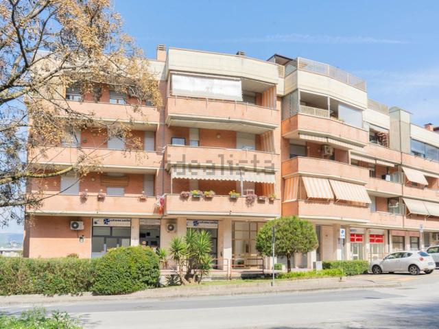 Locale in vendita di 42 m² in Via Pietro Collevaccino
