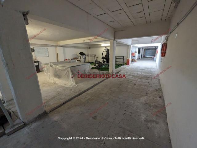 Locale in vendita di 430 m² in Via Giuseppe Crispi, 289