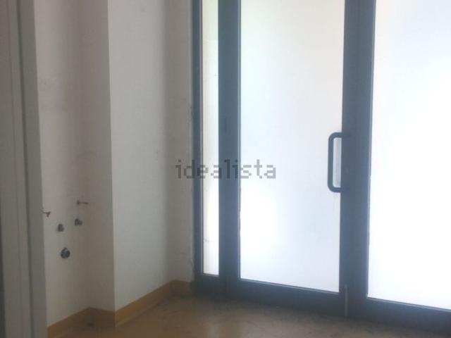 Locale in vendita di 438 m² in Via G. Donizetti, 22