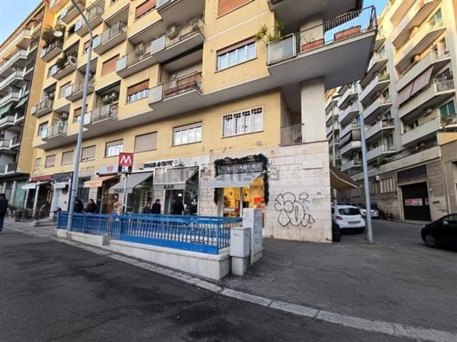 Locale in vendita di 47 m² in Largo dei Colli Albani