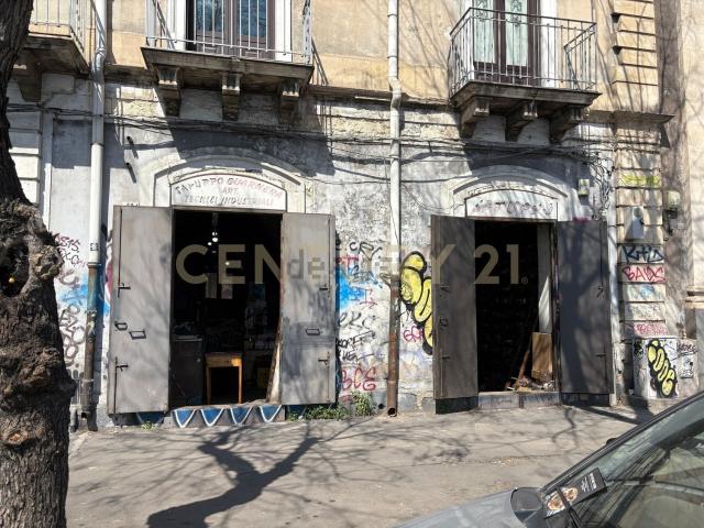 Locale in vendita di 47 m² in Via 6 Aprile, 59