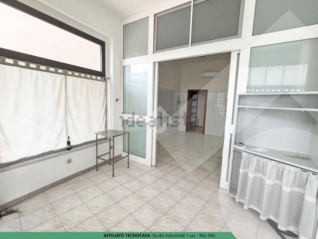 Locale in vendita di 47 m² in Via XXV Aprile, 1