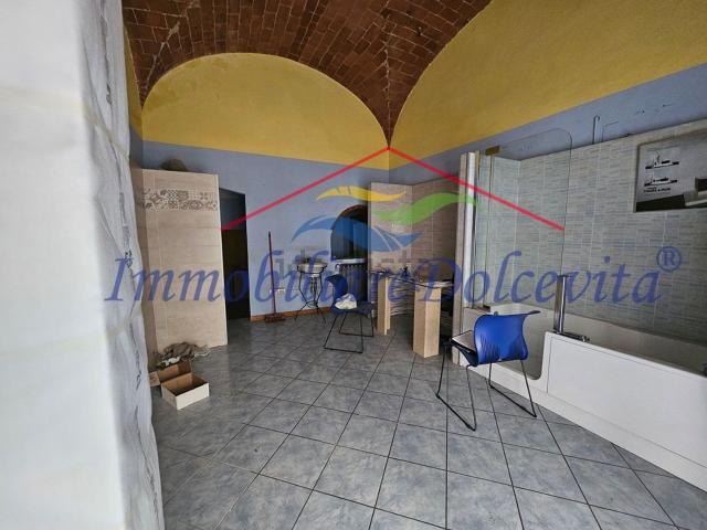 Locale in vendita di 47 m² in Via degli Artisti, 41