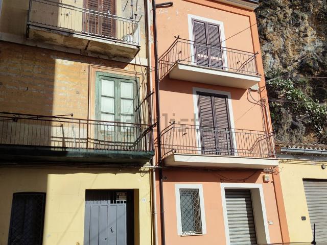 Locale in vendita di 47 m² in Via Luigi Praino, 21