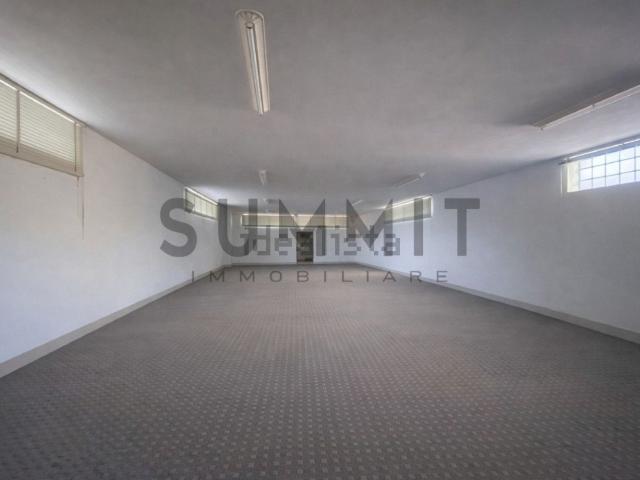 Locale in vendita di 440 m² in Via Battaglione Val Leogra