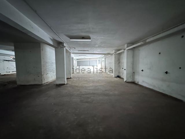 Locale in vendita di 440 m² in Via Massimo d&apos  Azeglio