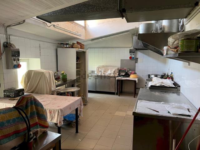 Locale in vendita di 440 m² in Via Poggio delle Costanze, 8