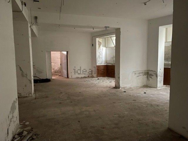 Locale in vendita di 440 m² in Via XXIV Maggio, 8