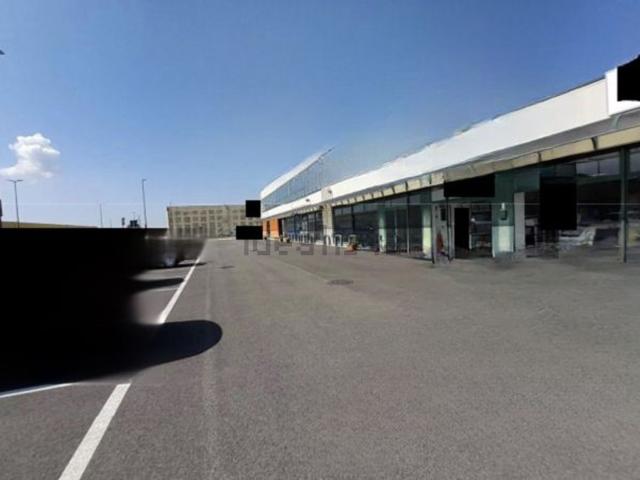 Locale in vendita di 441 m² in Via Eridania