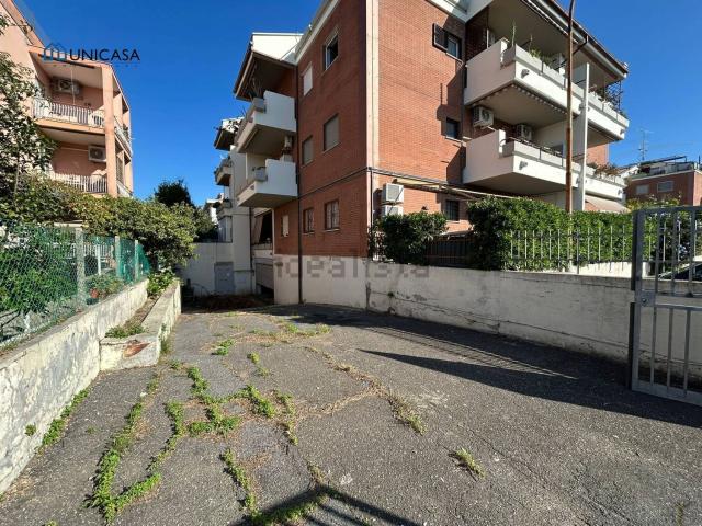 Locale in vendita di 442 m² in Via Umberto Badini