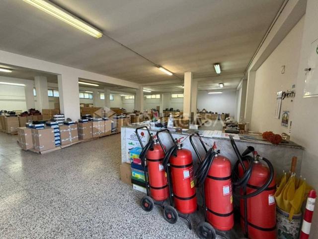 Locale in vendita di 443 m² in Via Sant&apos Andrea, 135