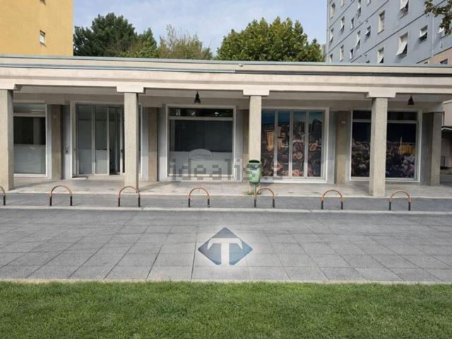 Locale in vendita di 444 m² in Via Pietro Emilio Tiboni