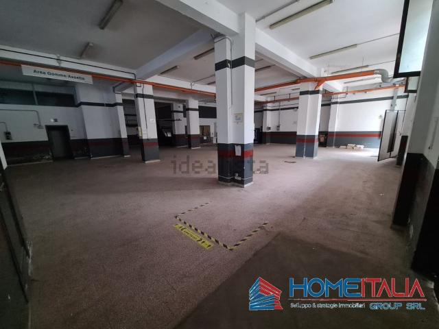 Locale in vendita di 445 m² in Via dante
