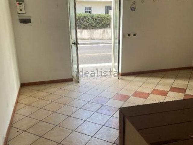 Locale in vendita di 44 m² in Via Acerbo, 60