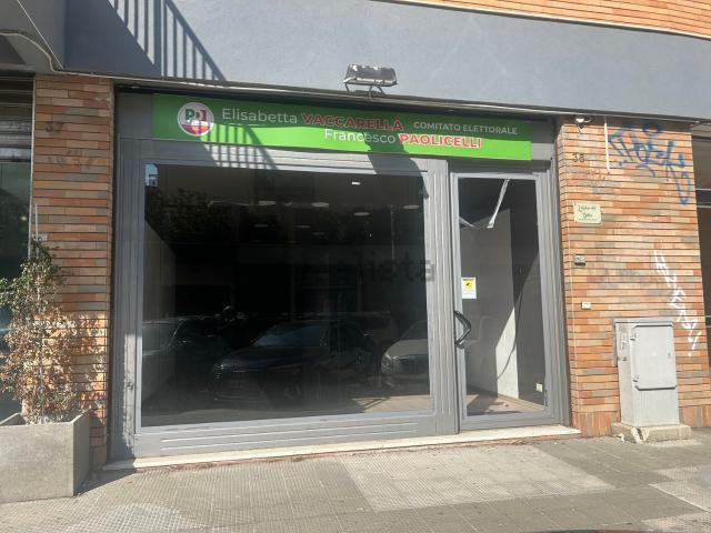 Locale in vendita di 44 m² in Via Arcidiacono Giovanni, 35