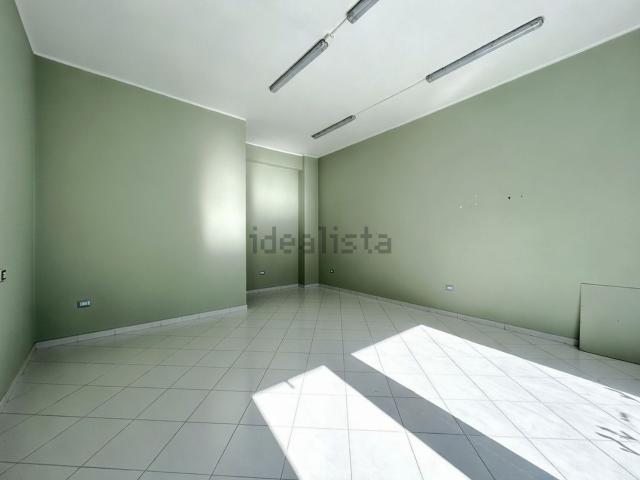 Locale in vendita di 44 m² in Via Baronia