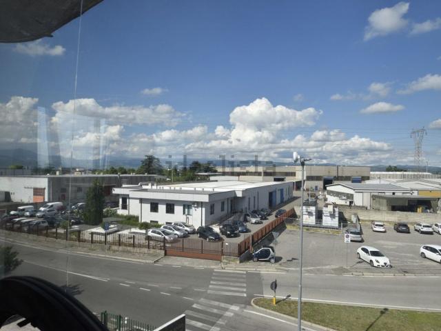 Locale in vendita di 44 m² in Via delle Nazioni