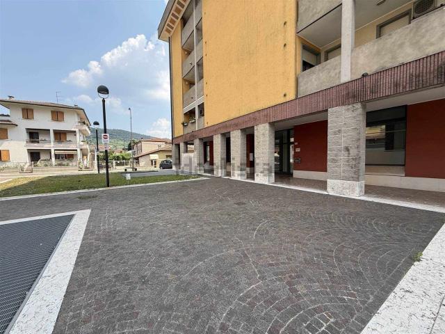 Locale in vendita di 44 m² in Via G. Marconi, 37