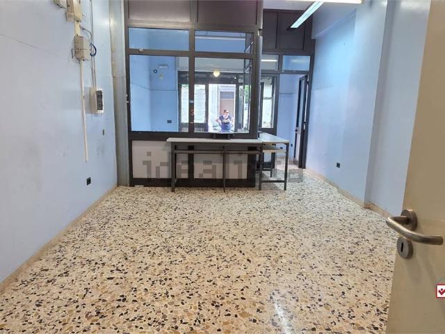 Locale in vendita di 44 m² in Via Palermo, 366
