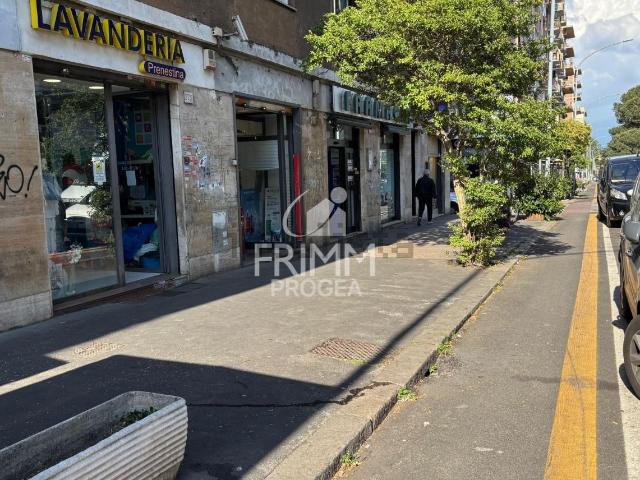 Locale in vendita di 44 m² in Via Prenestina