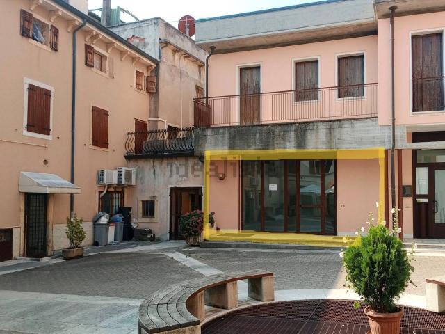 Locale in vendita di 44 m² in Via Roma, 43
