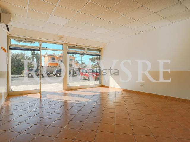 Locale in vendita di 44 m² in Via San Candido