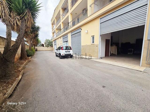 Locale in vendita di 44 m² in Via Spineto, 22