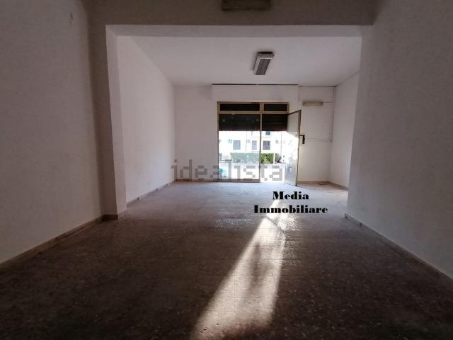 Locale in vendita di 44 m² in Viale Santa Panagia, 206