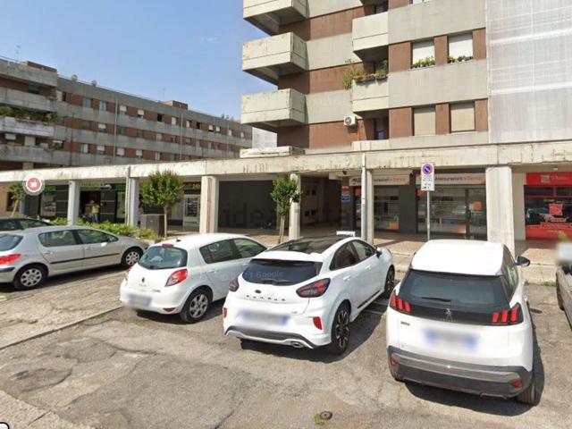 Locale in vendita di 44 m² in Viale Viareggio, 111