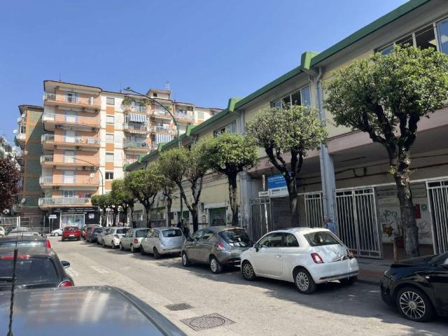 Locale in vendita di 4500 m² in Via Andrea Torrente