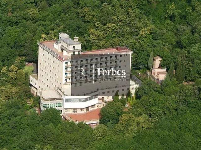 Locale in vendita di 4500 m² in Via Cassone
