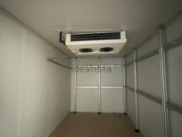 Locale in vendita di 450 m²