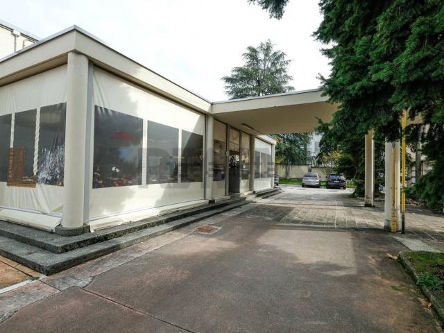 Locale in vendita di 450 m²