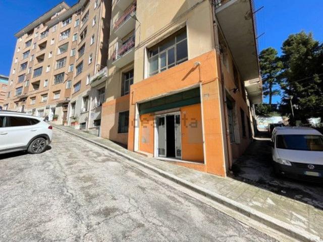 Locale in vendita di 450 m² in Via Giuseppe Verdi