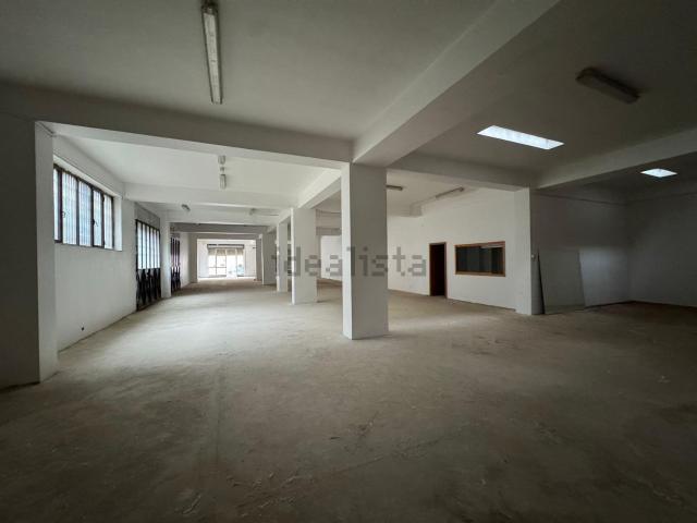 Locale in vendita di 450 m² in Via del Progresso, 192